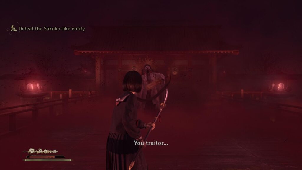 Boss súboj na moste, krvavo červená atmosféra a sakrálny tieň nepriateľa — Silent Hill F.