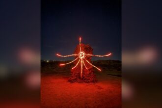 Červený monolit udivuje hráčov