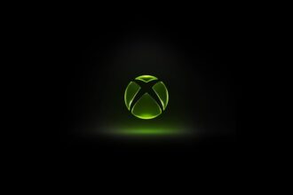 Logo Xbox na tmavom pozadí pri téme budúcnosti herného hardvéru Microsoftu